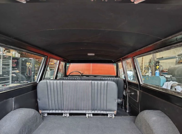 
								1972 Chevrolet Suburban full									