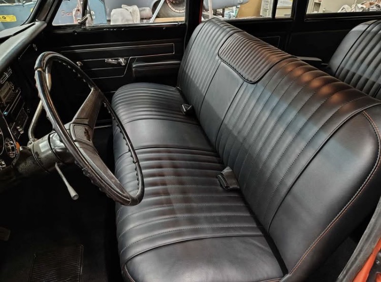 
								1972 Chevrolet Suburban full									