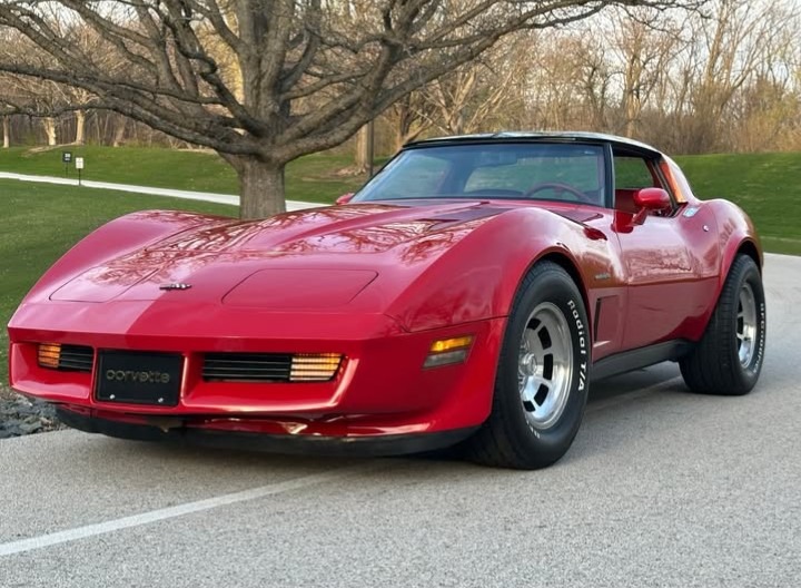 
								1982 Corvette Coupe full									