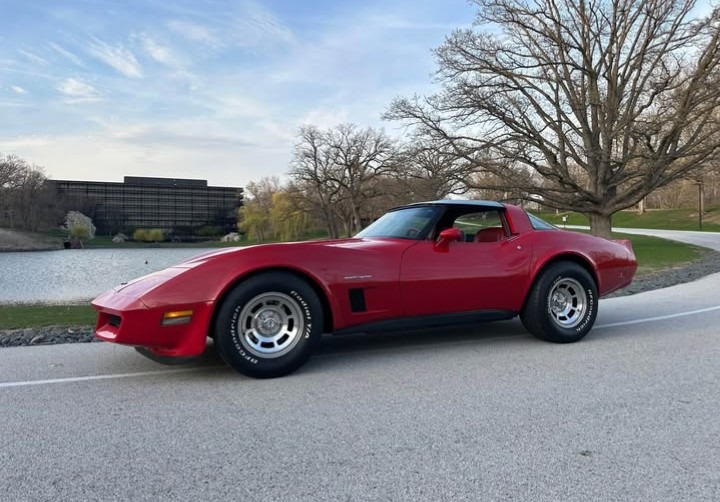 
								1982 Corvette Coupe full									