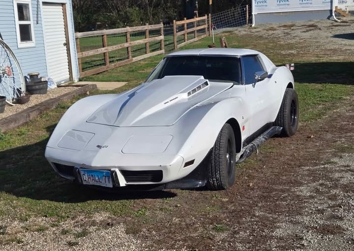
								1977 Corvette Coupe full									