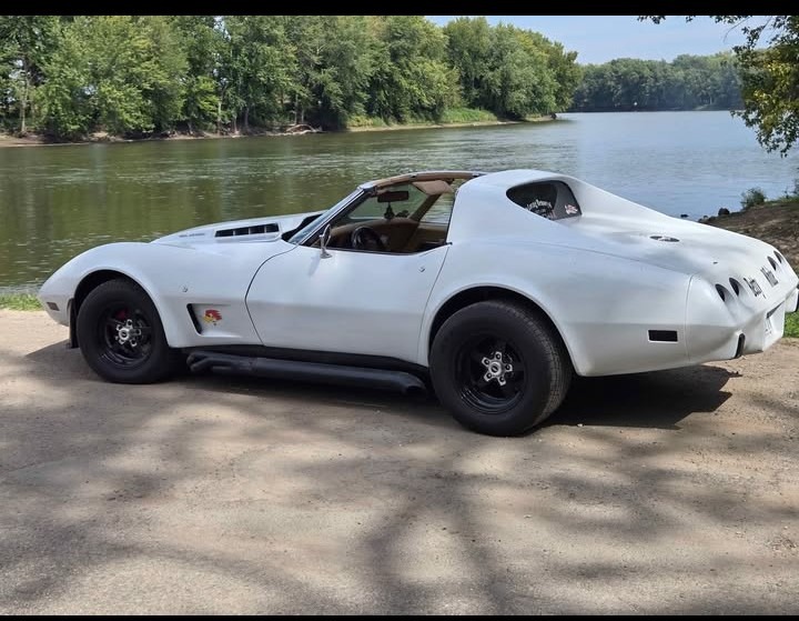 
								1977 Corvette Coupe full									