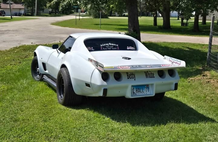 
								1977 Corvette Coupe full									