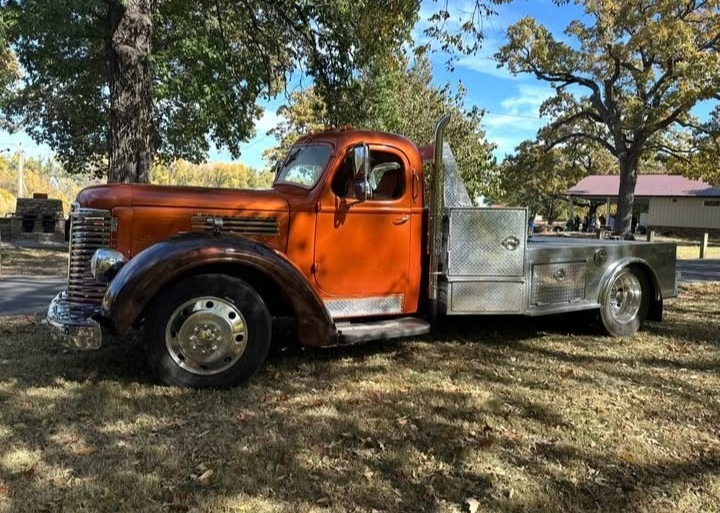 
								1948 International KB-7 Flatbed full									