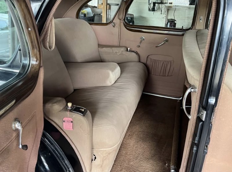 
								1940 Buick Series 80 Limousine full									