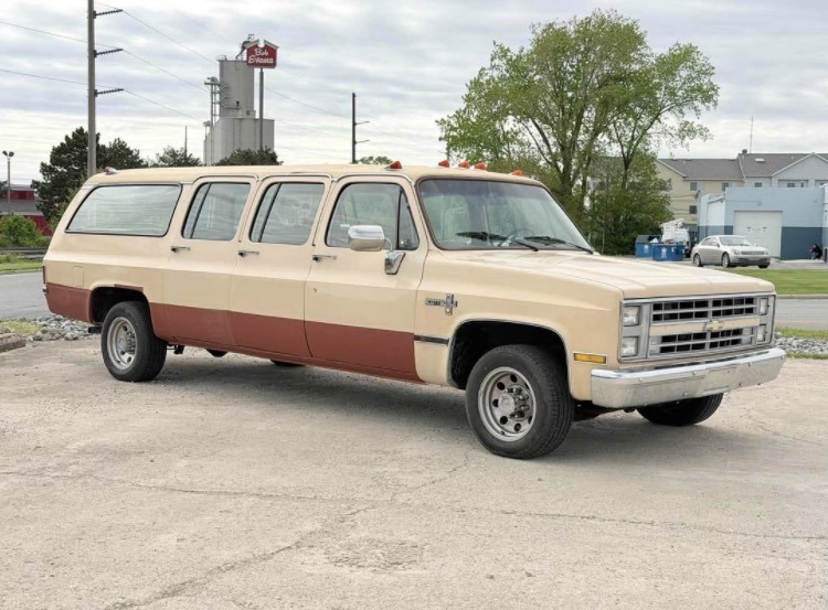 
								1986 Chevrolet 6 door Suburban full									