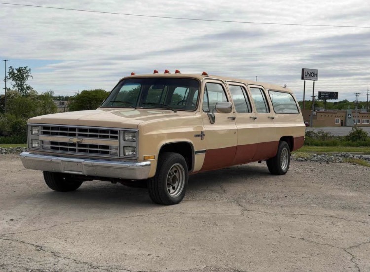 
								1986 Chevrolet 6 door Suburban full									