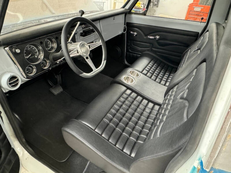 
								1970 Chevrolet C10 full									