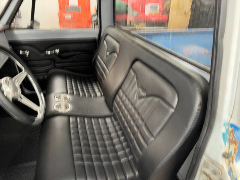 
								1970 Chevrolet C10 full									