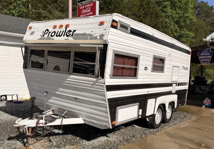 
								1974 Prowler Camper full									