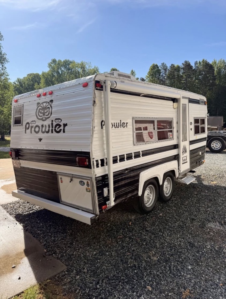
								1974 Prowler Camper full									