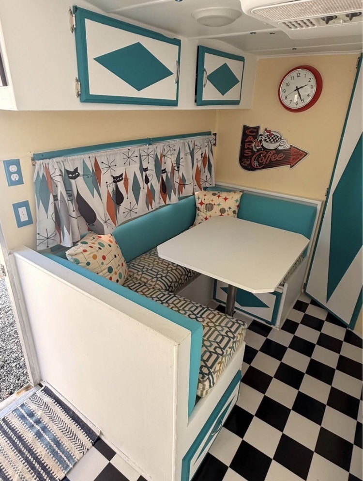 
								1974 Prowler Camper full									