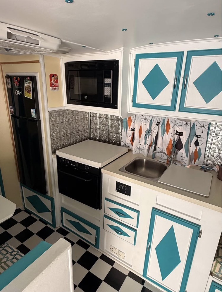 
								1974 Prowler Camper full									