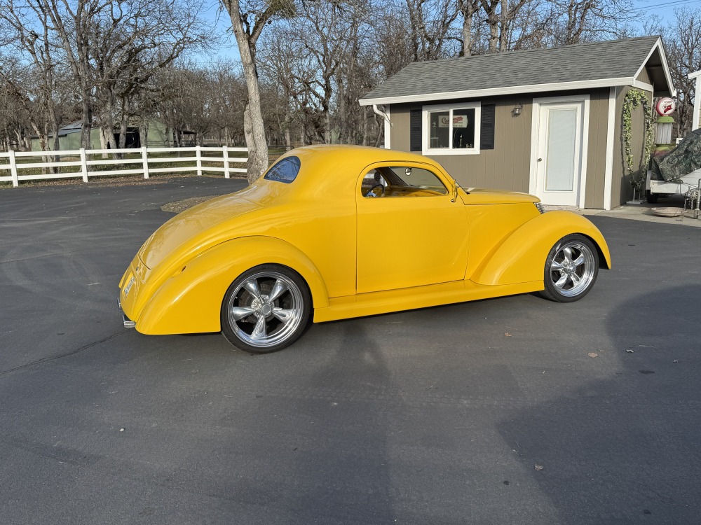 
								1937 Ford Custom Coupe Street Rod full									