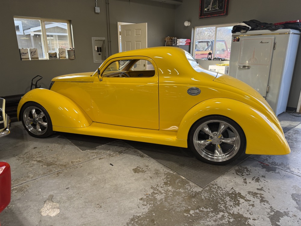 
								1937 Ford Custom Coupe Street Rod full									