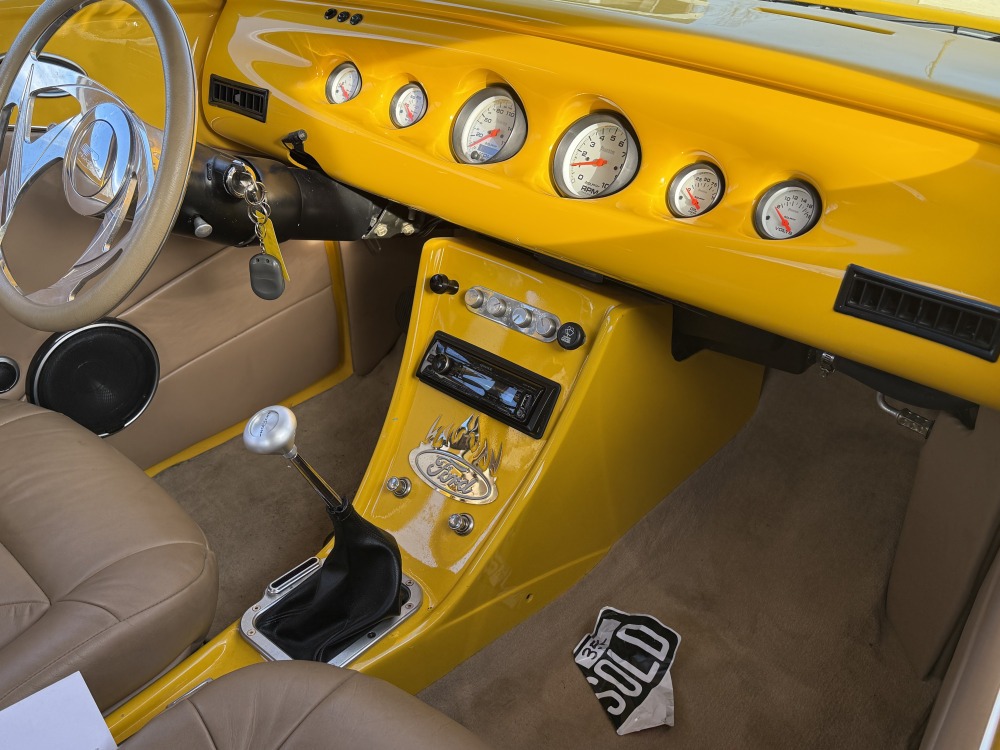 
								1937 Ford Custom Coupe Street Rod full									