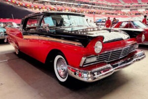 1957 Ford Fairlane 500 Skyliner