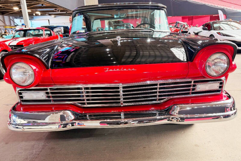 
								1957 Ford Fairlane 500 Skyliner full									