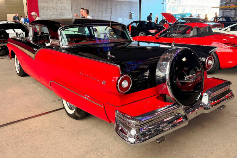 
								1957 Ford Fairlane 500 Skyliner full									