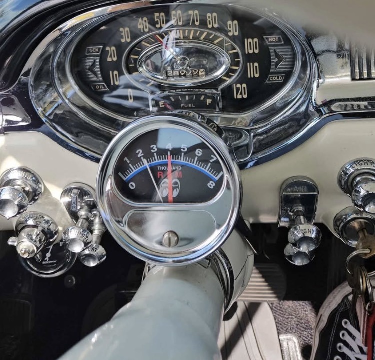 
								1956 Oldsmobile 88 full									
