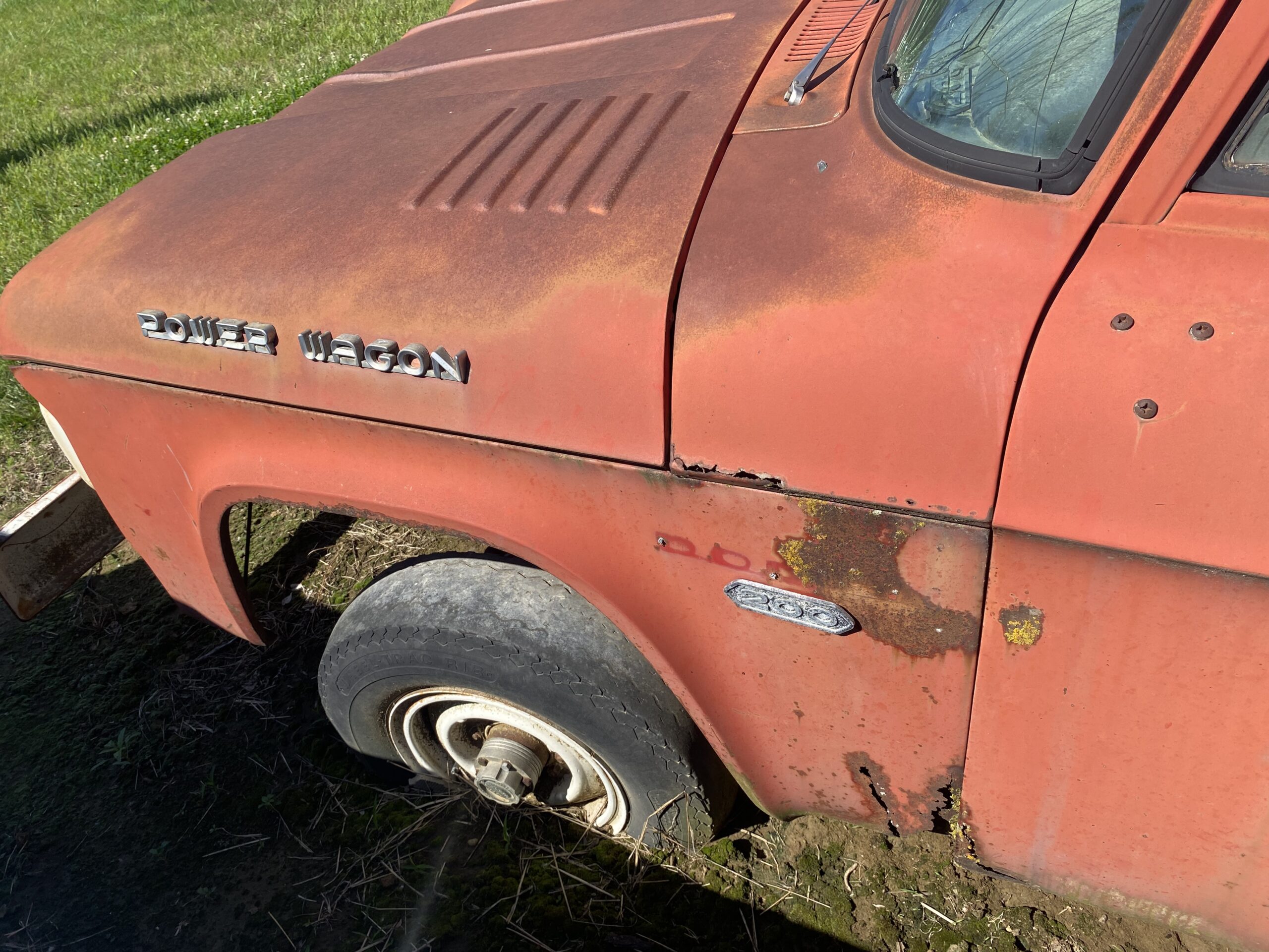 
								1968 Dodge W200 Power Wagon full									