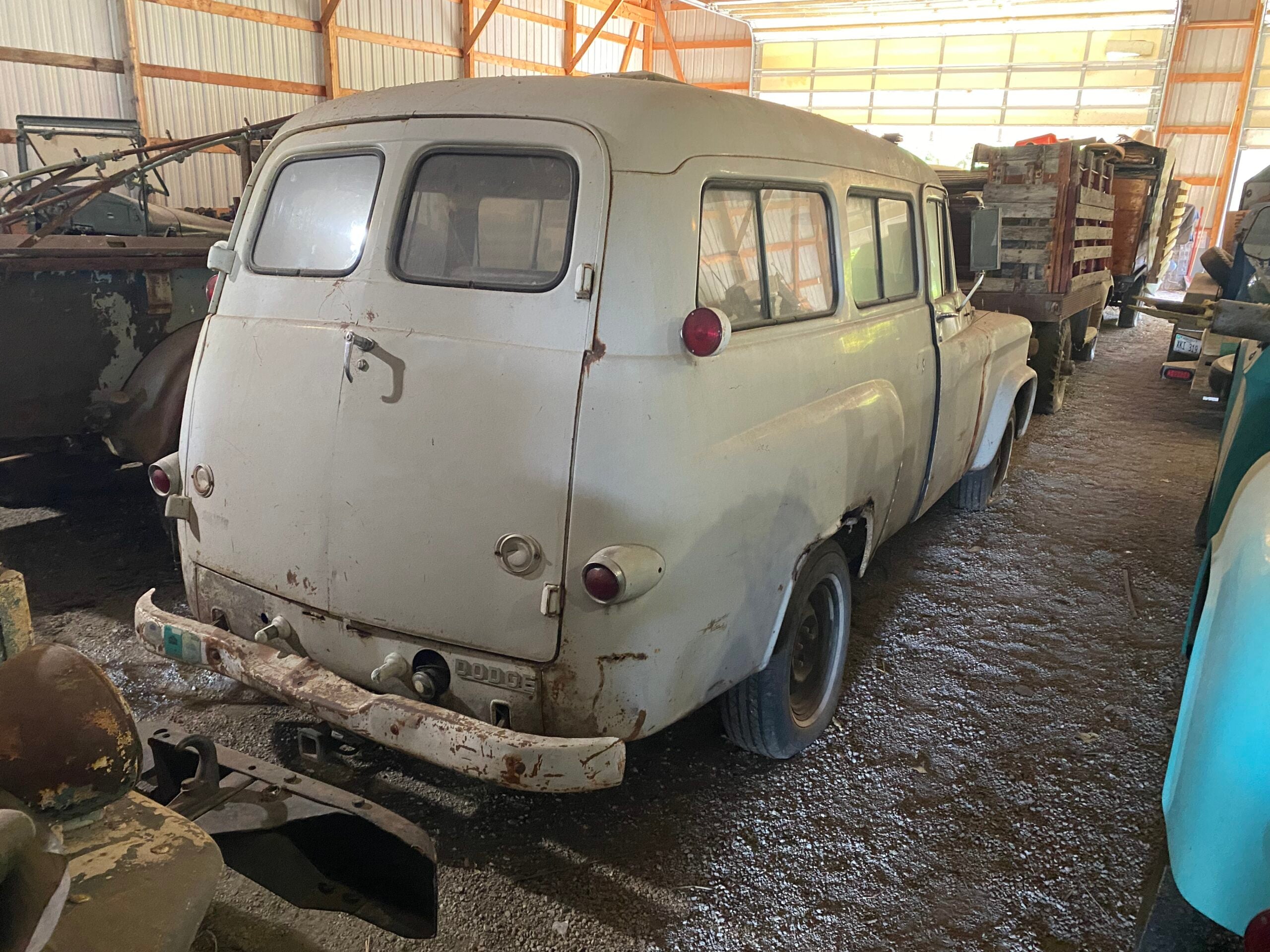 
								1966 Dodge D100 Town Wagon full									