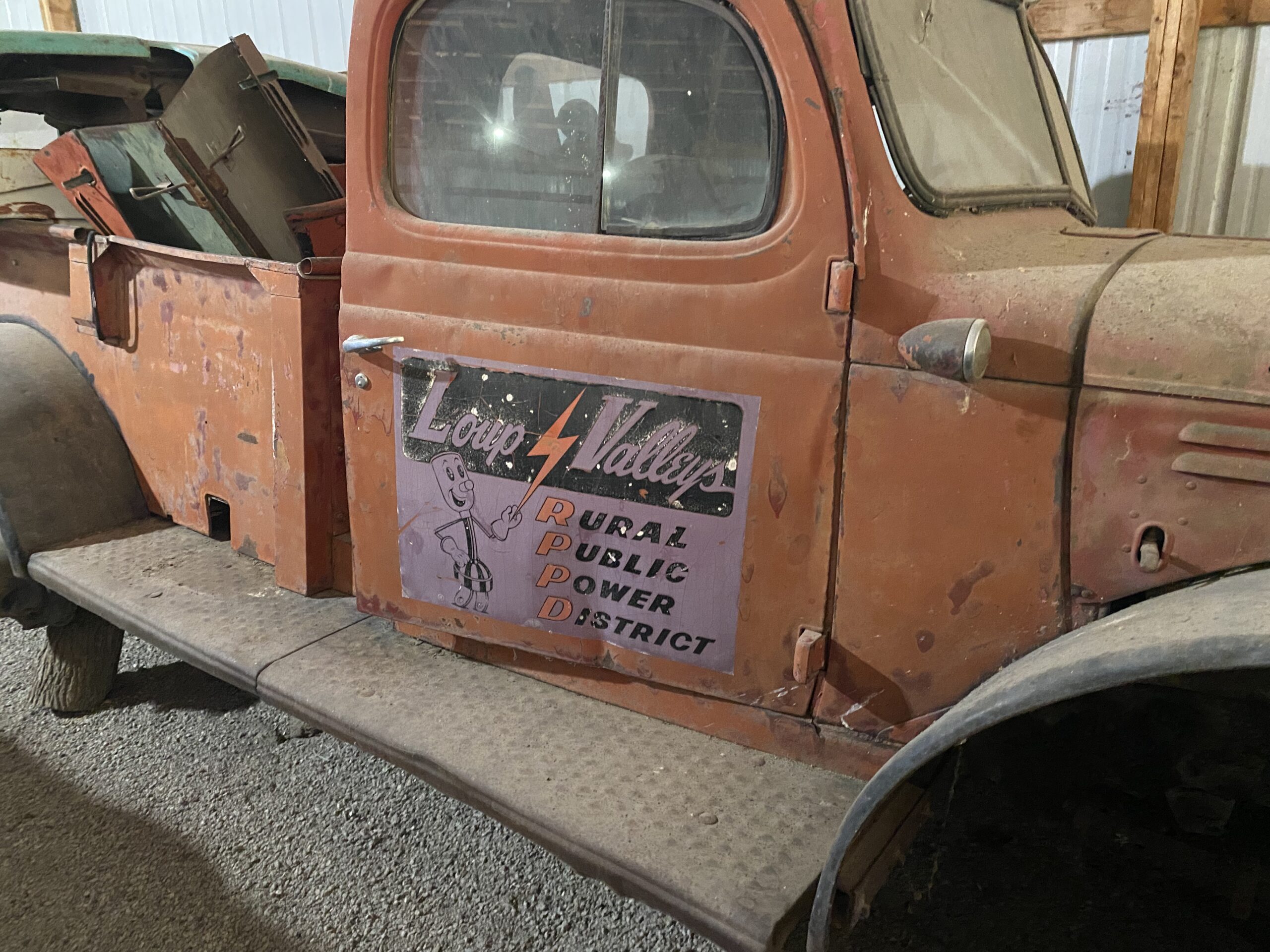 
								1948 Dodge Power Wagon full									