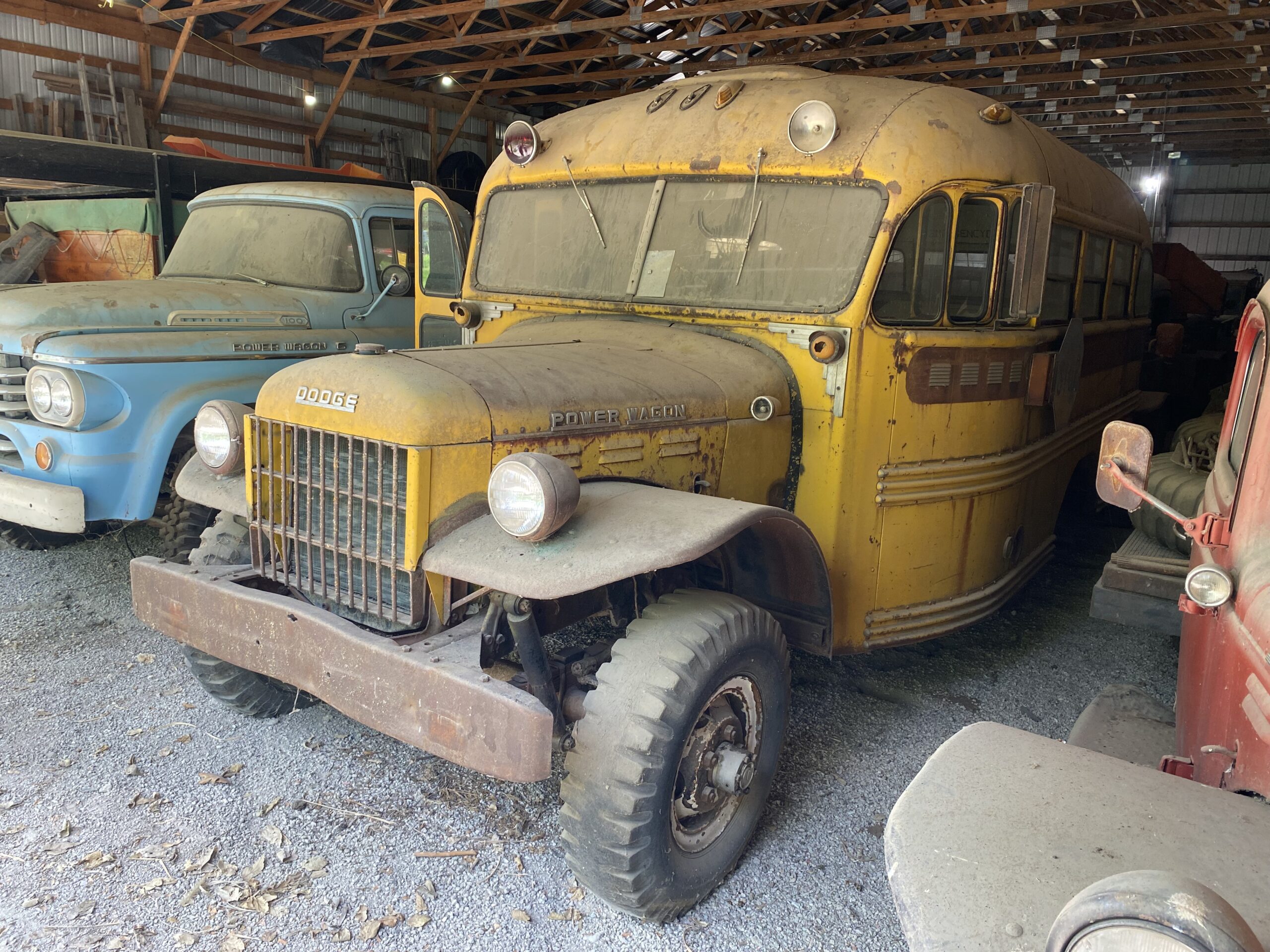 
								Dodge Power Wagon School Bus full									