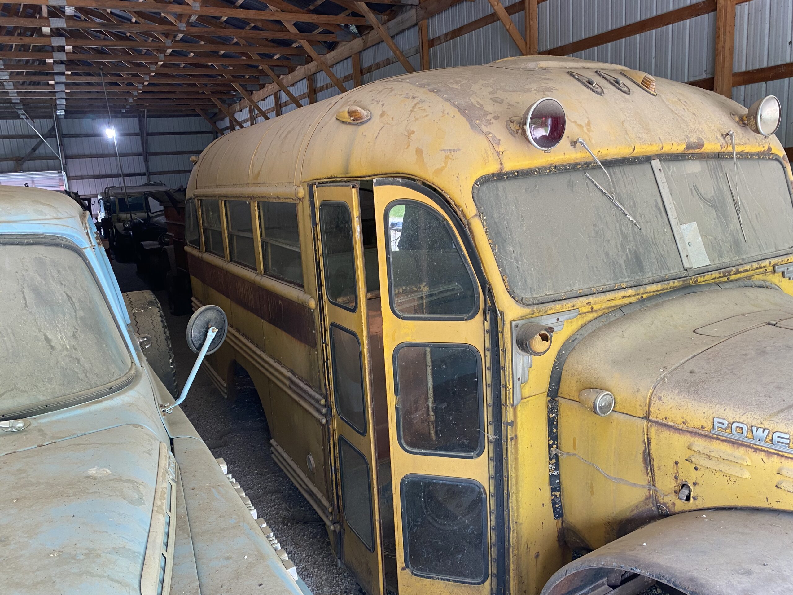 
								Dodge Power Wagon School Bus full									