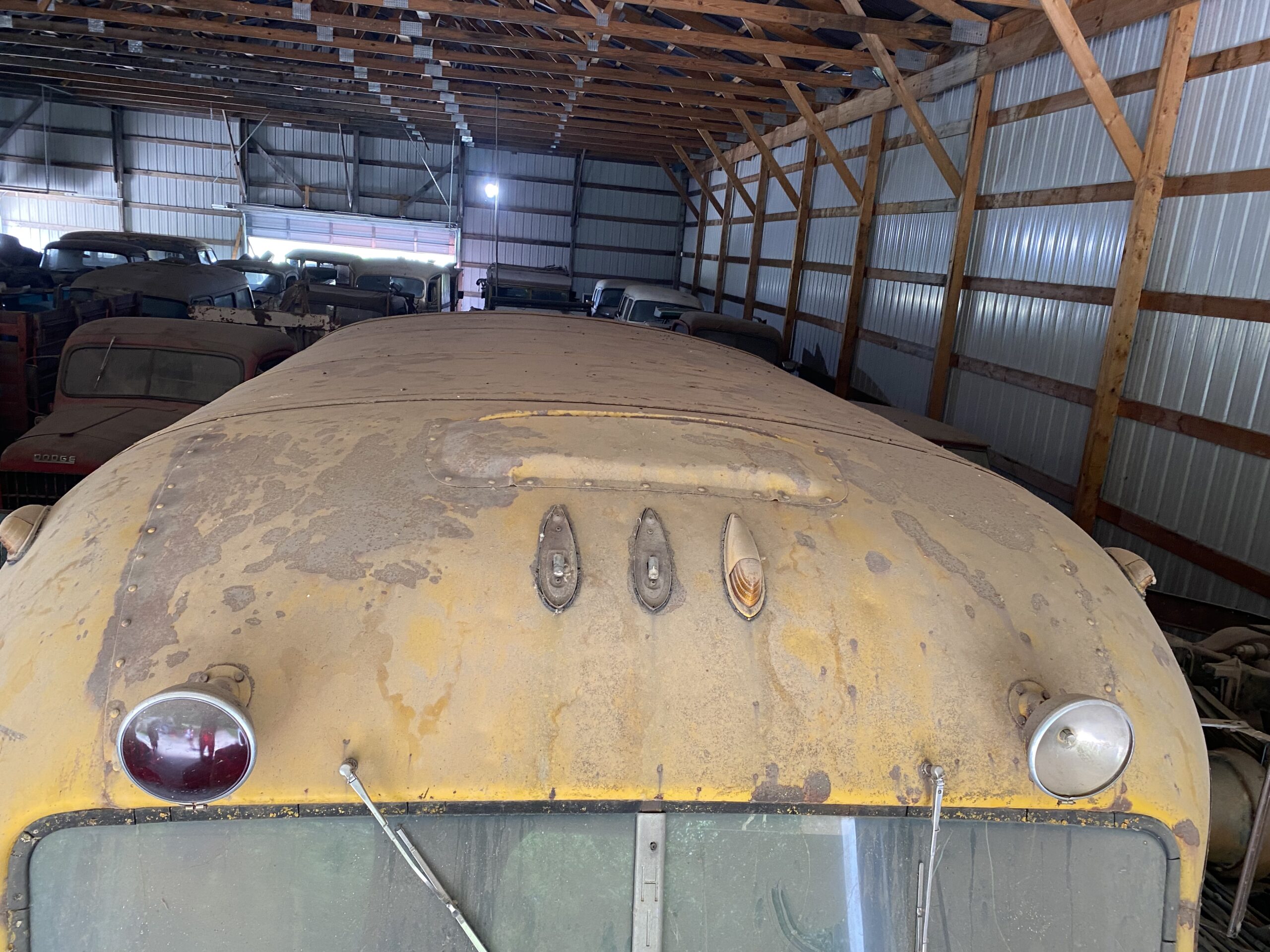 
								Dodge Power Wagon School Bus full									
