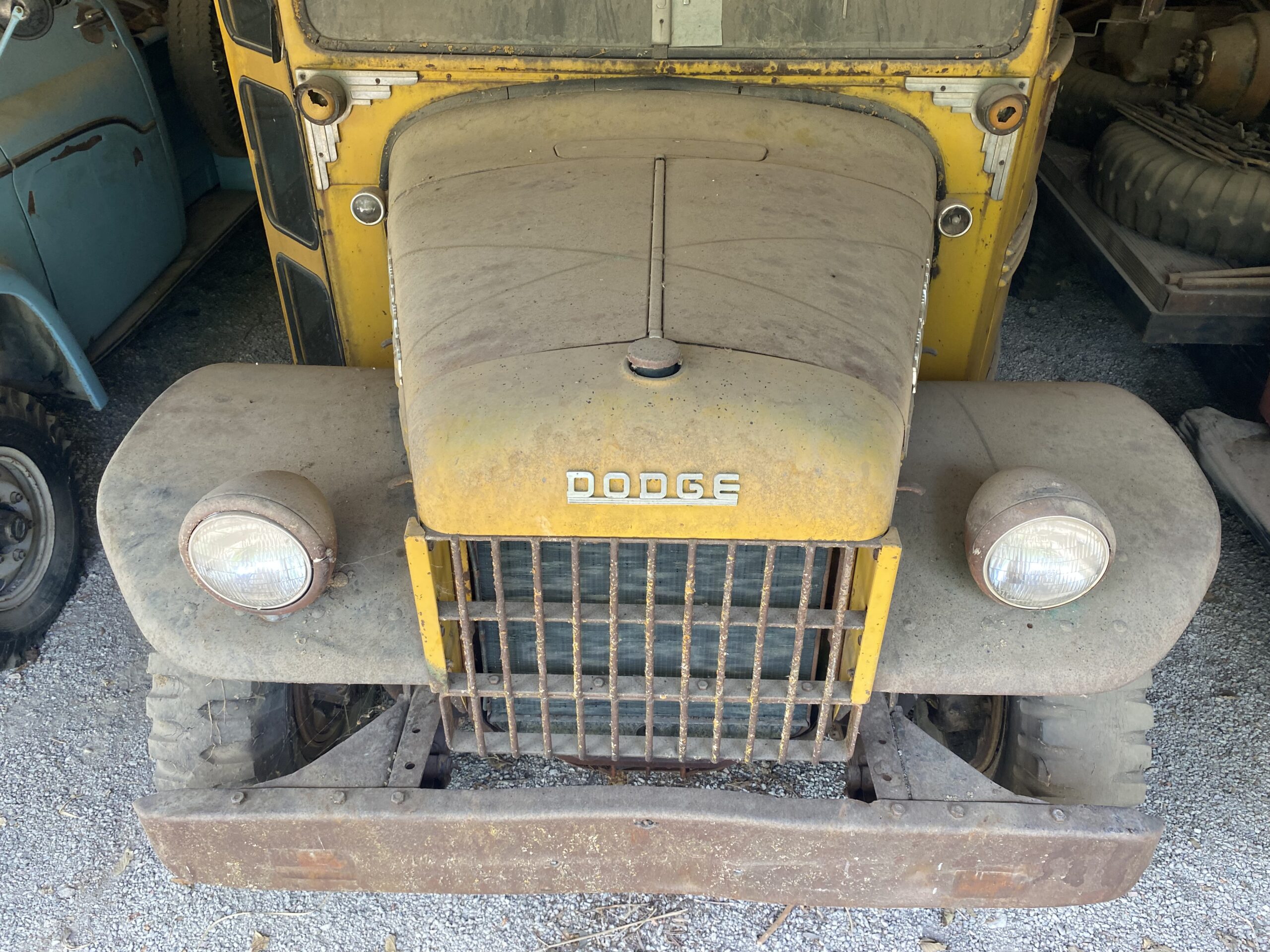 
								Dodge Power Wagon School Bus full									