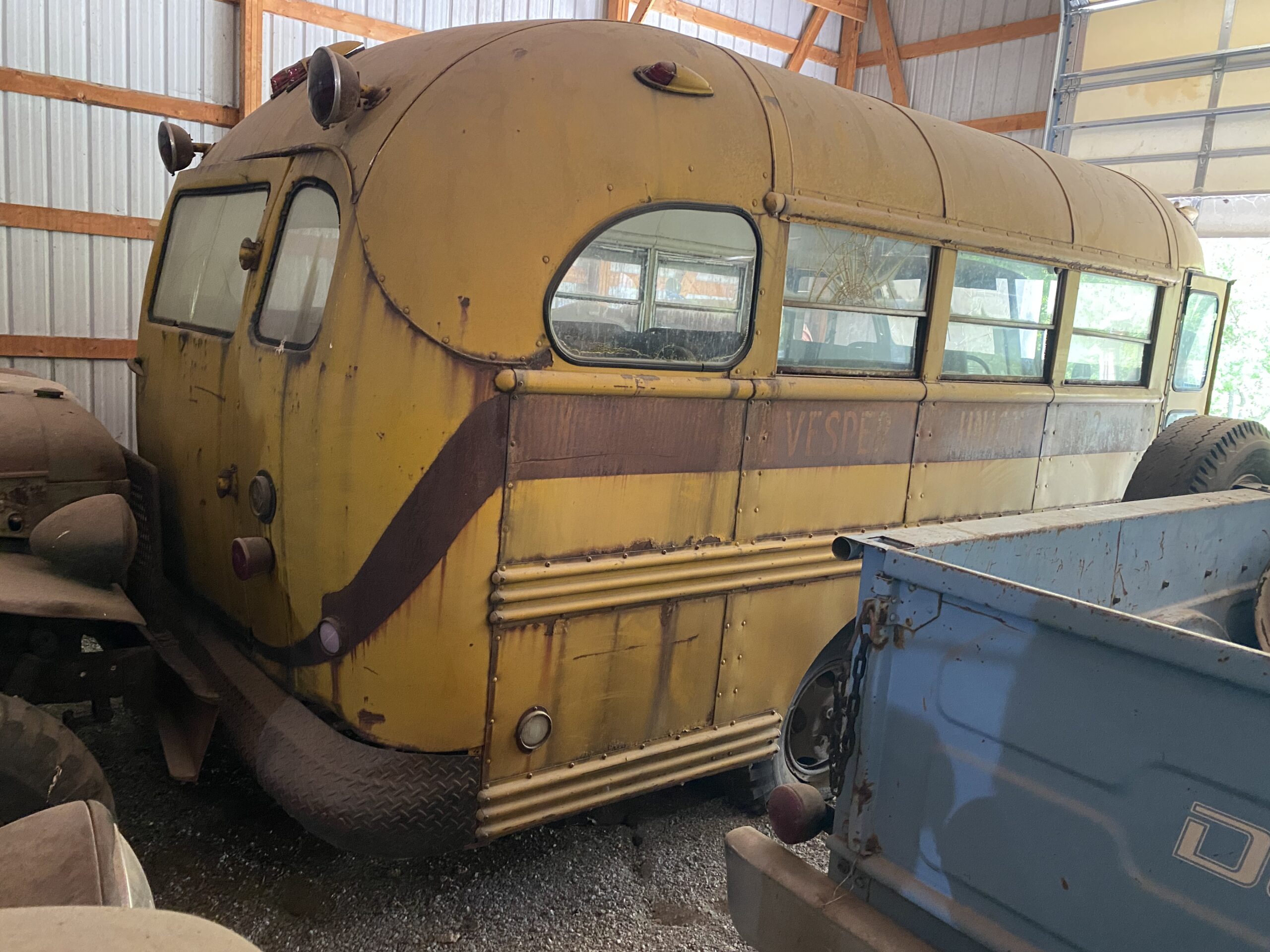 
								Dodge Power Wagon School Bus full									