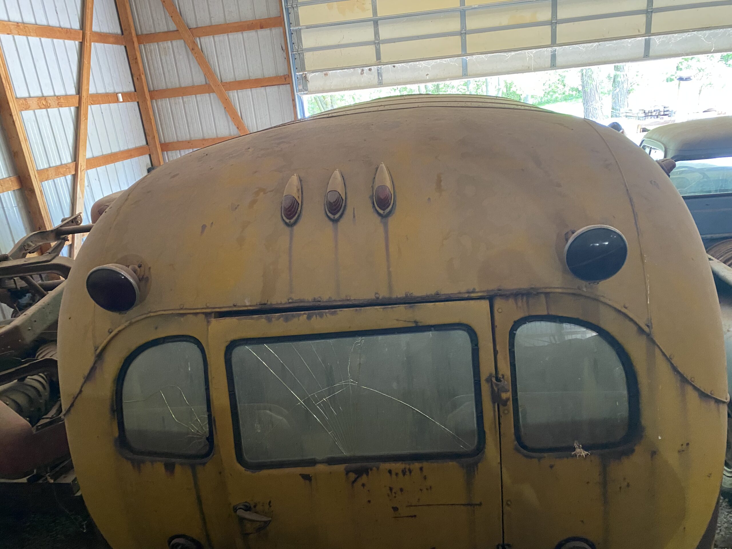 
								Dodge Power Wagon School Bus full									