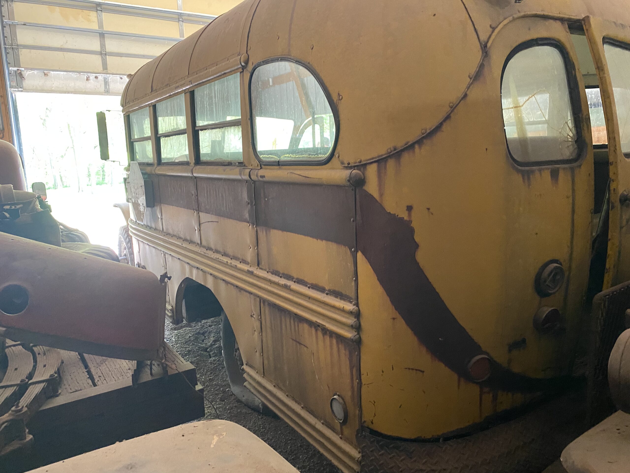 
								Dodge Power Wagon School Bus full									