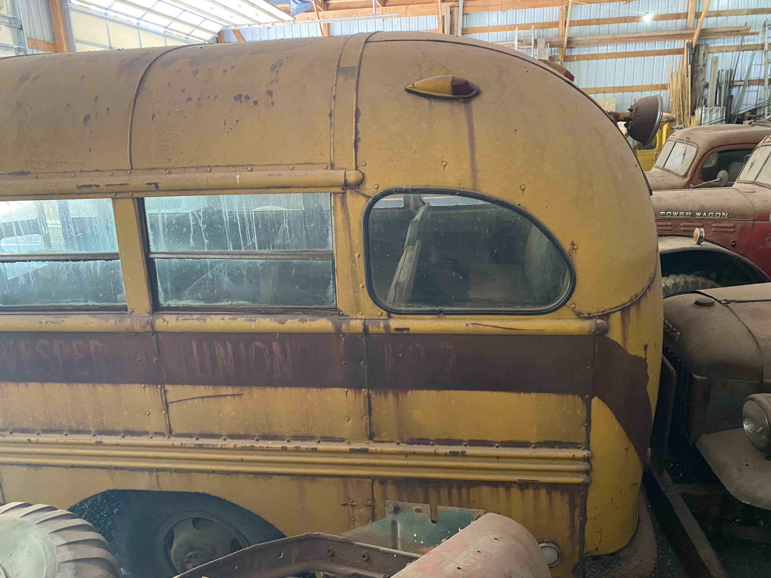 
								Dodge Power Wagon School Bus full									