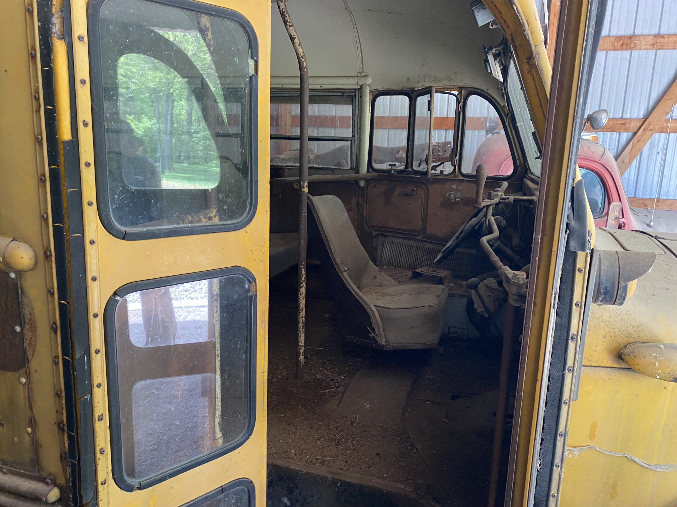 
								Dodge Power Wagon School Bus full									