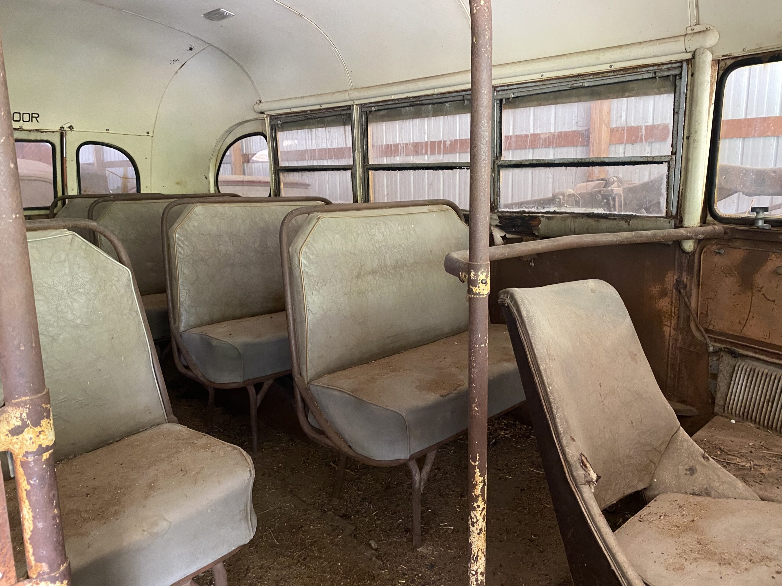 
								Dodge Power Wagon School Bus full									