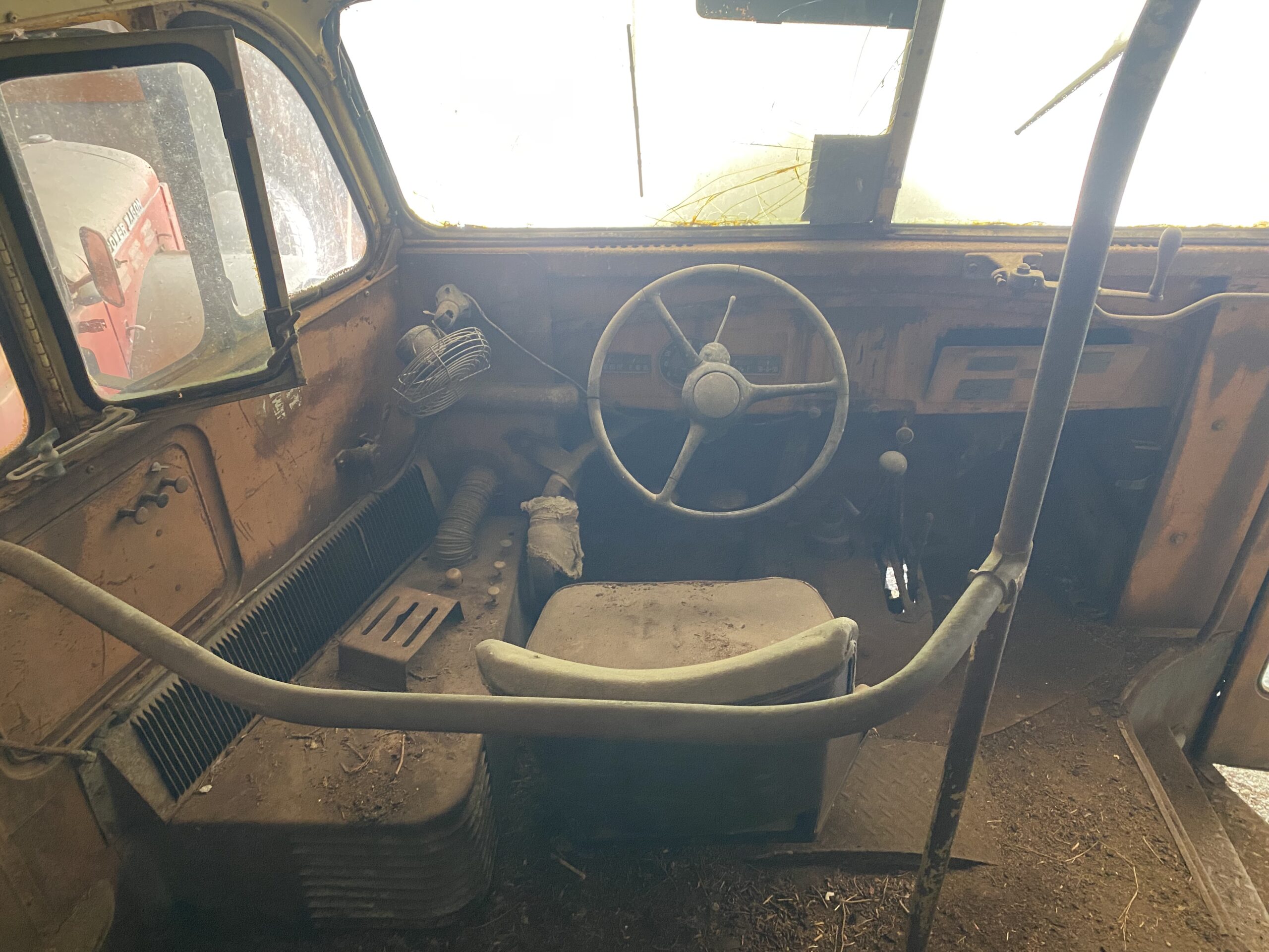 
								Dodge Power Wagon School Bus full									