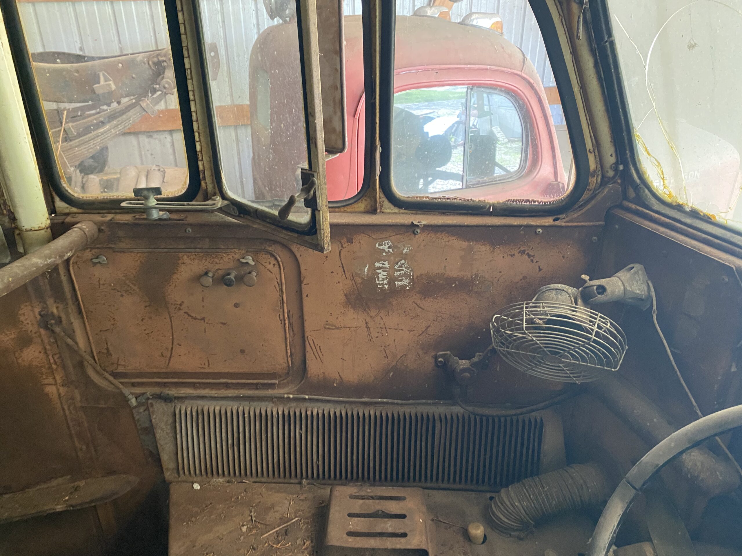 
								Dodge Power Wagon School Bus full									