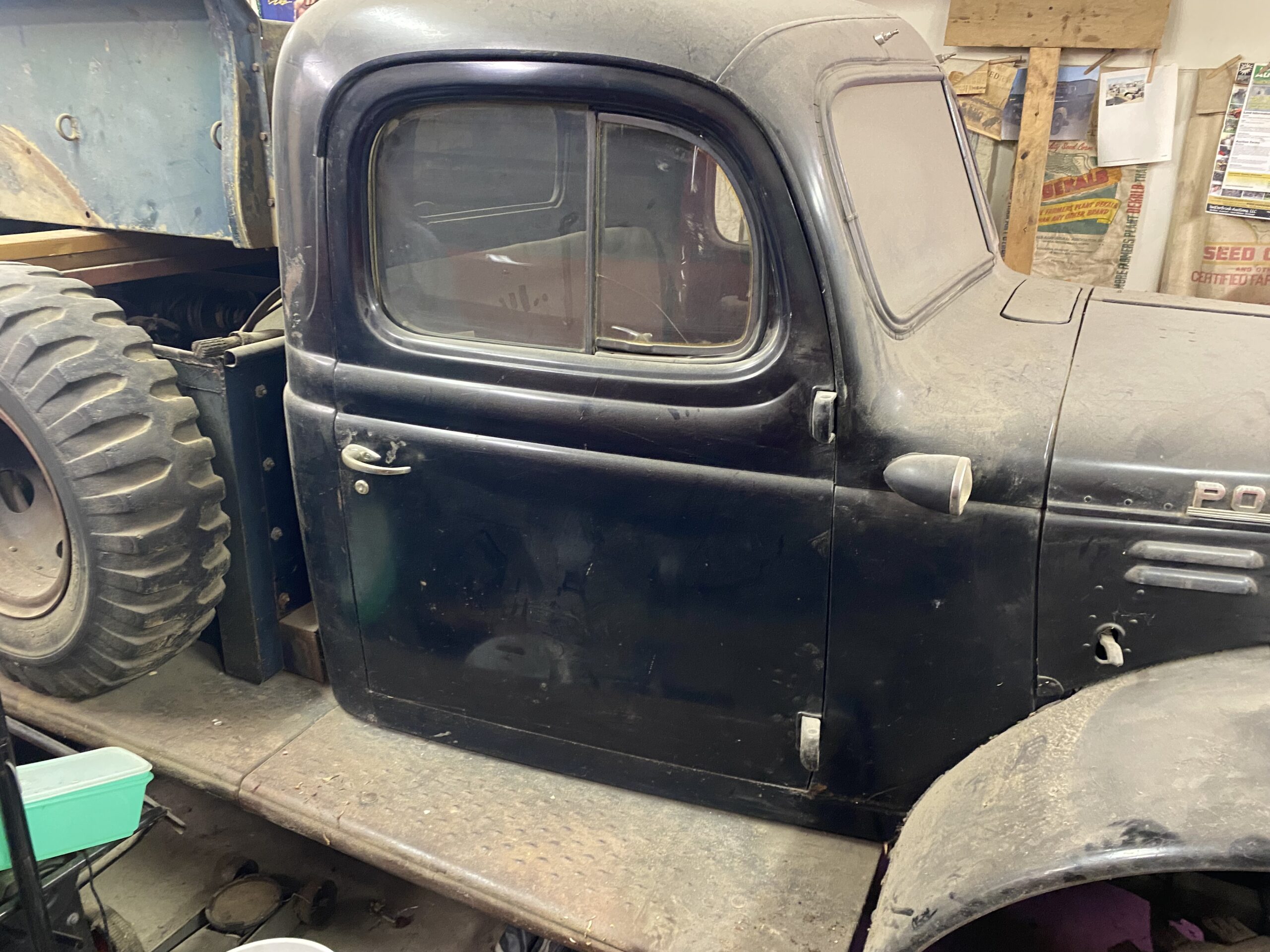
								1947 Dodge Power Wagon full									