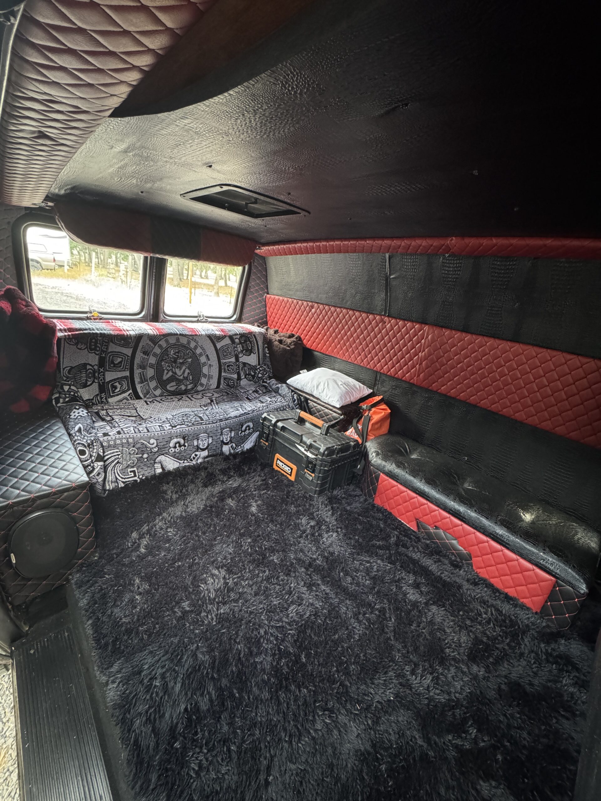 
								1976 Chevy G-10 Shorty van(manual) full									