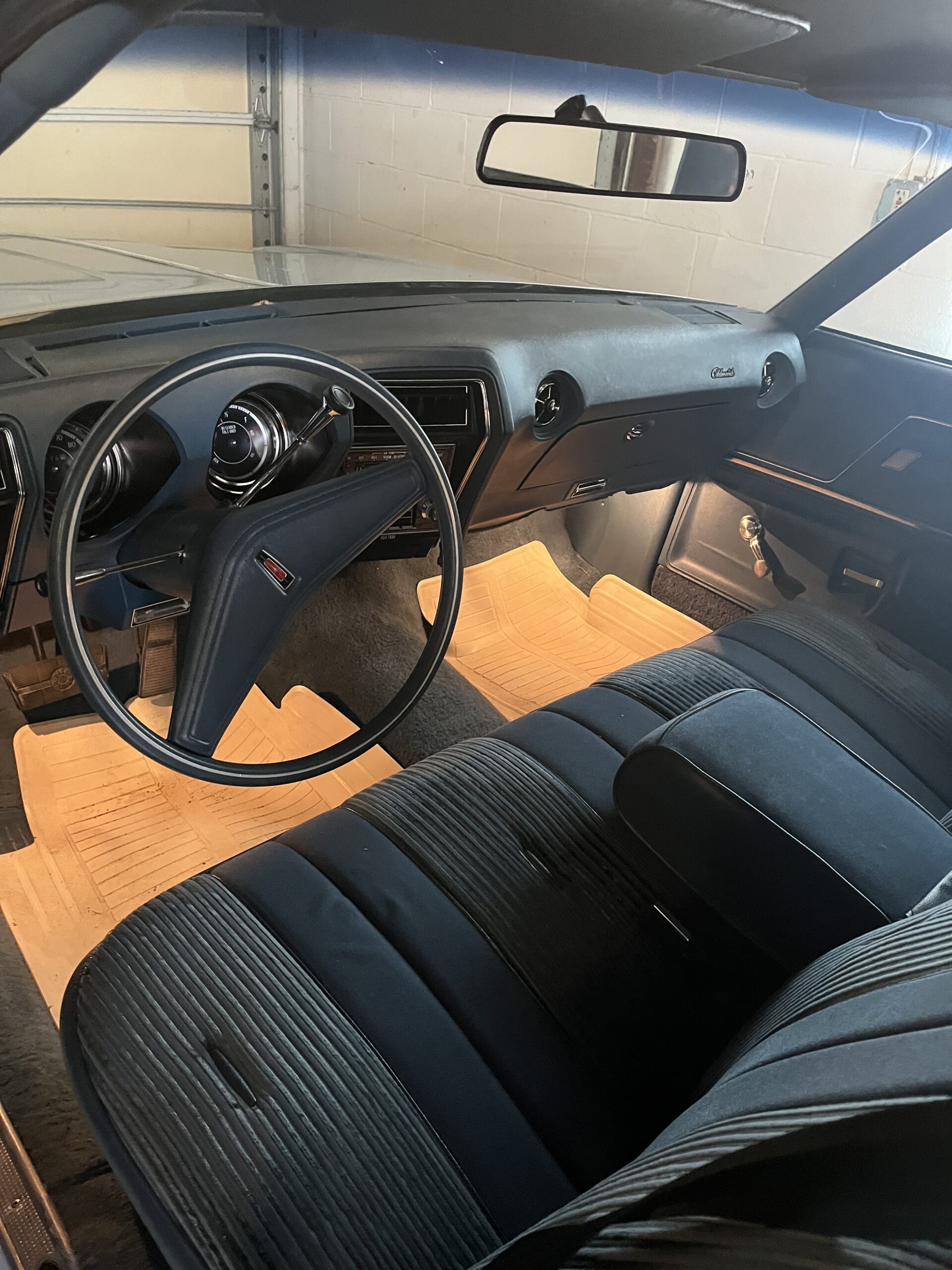 
								1975 Cutlass Supreme full									