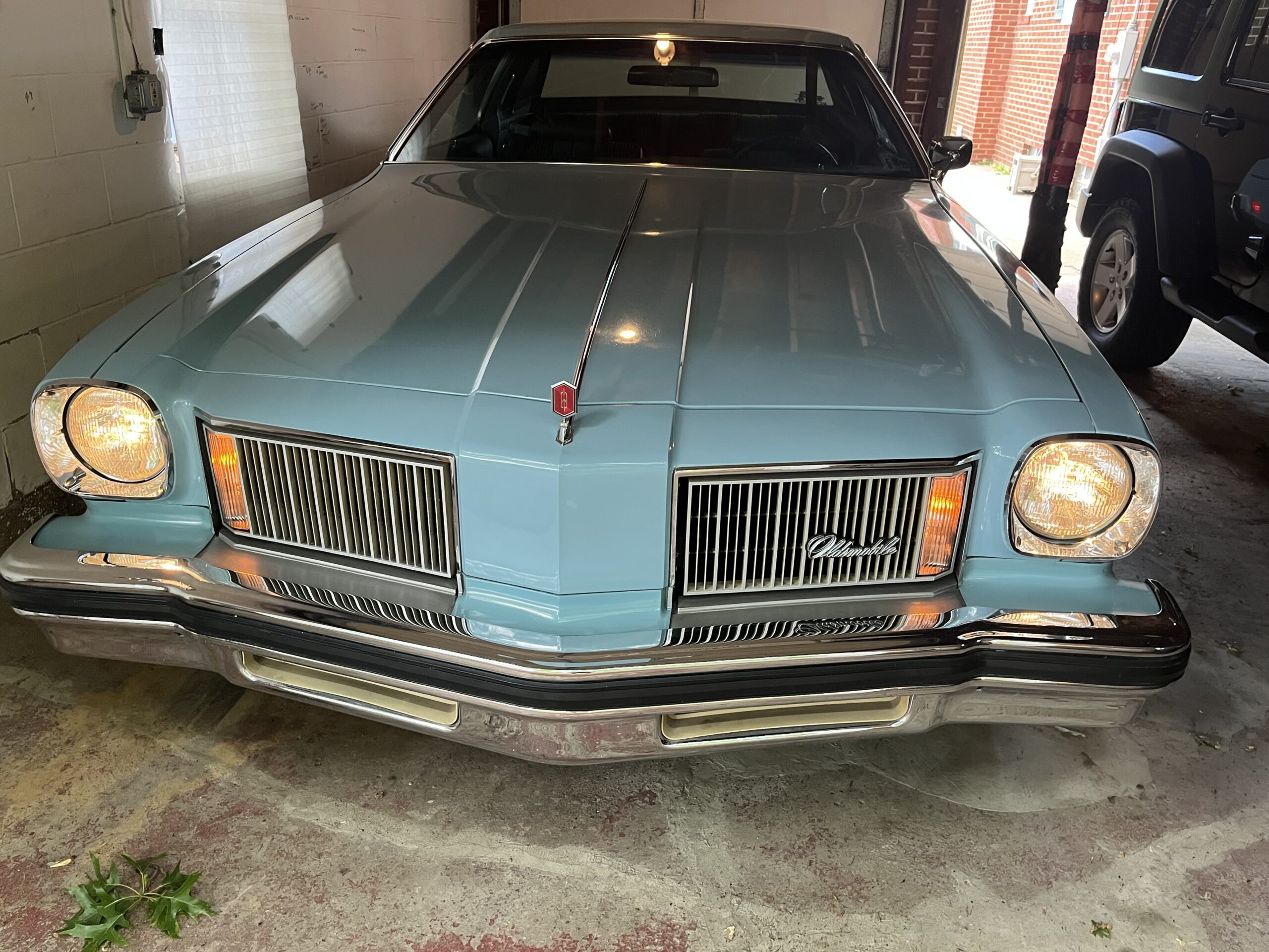 
								1975 Cutlass Supreme full									