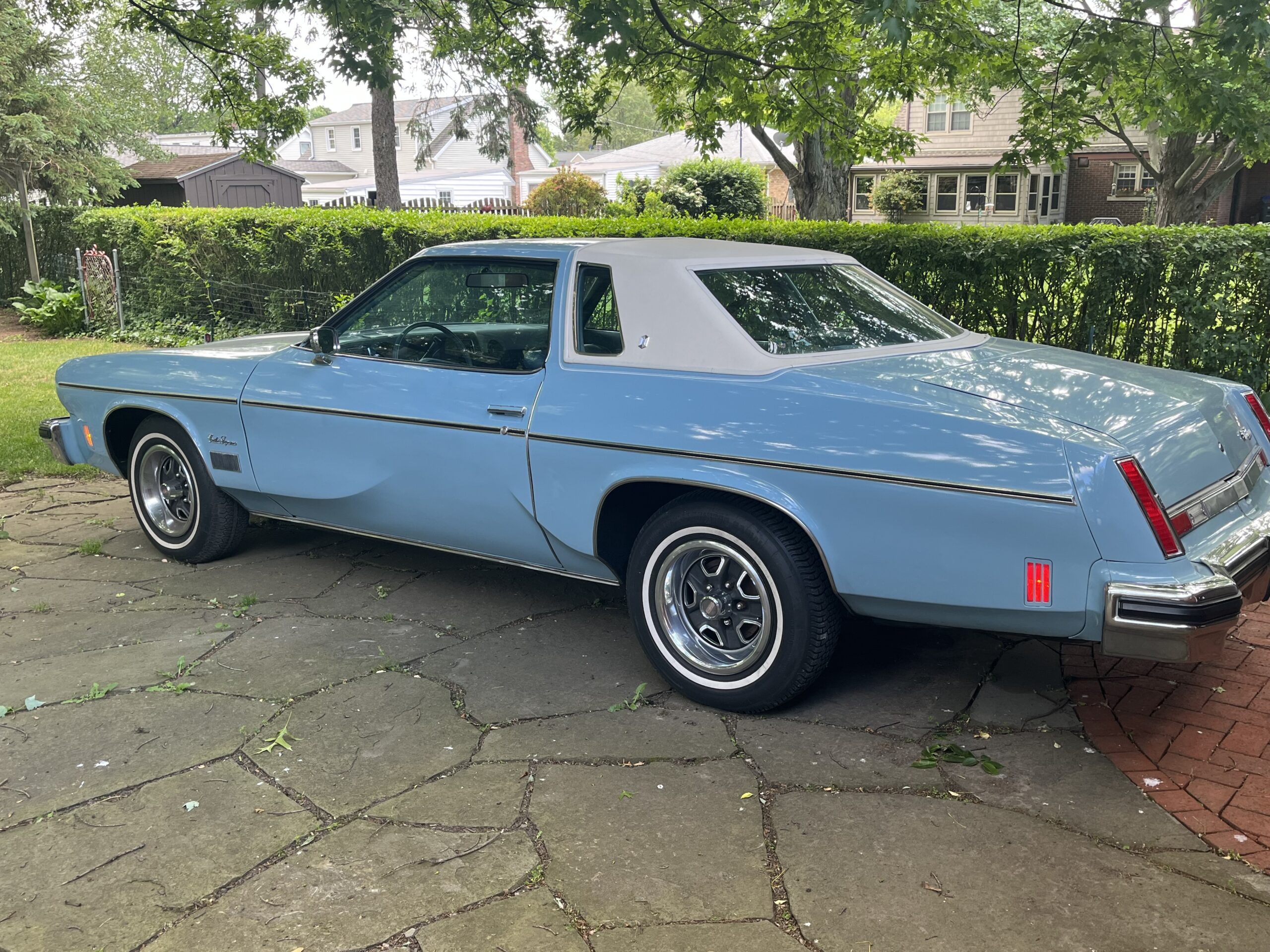 
								1975 Cutlass Supreme full									