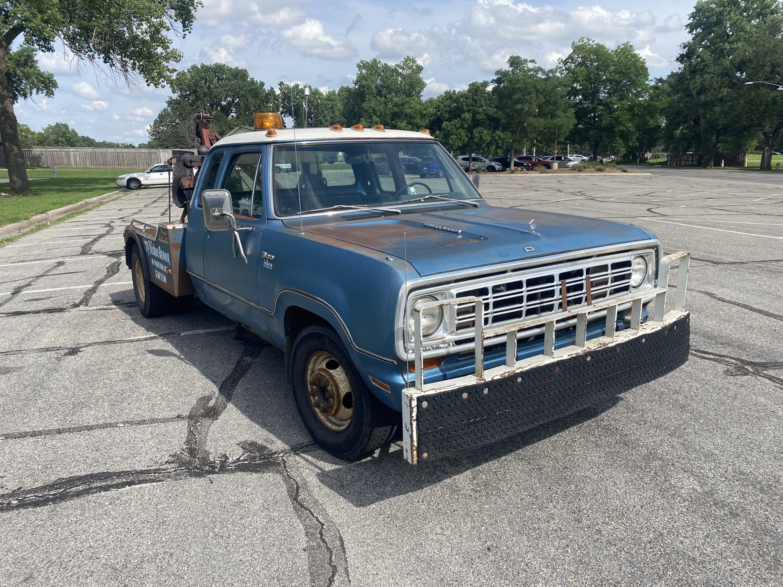 
								1974 Dodge D300 Tow Truck full									
