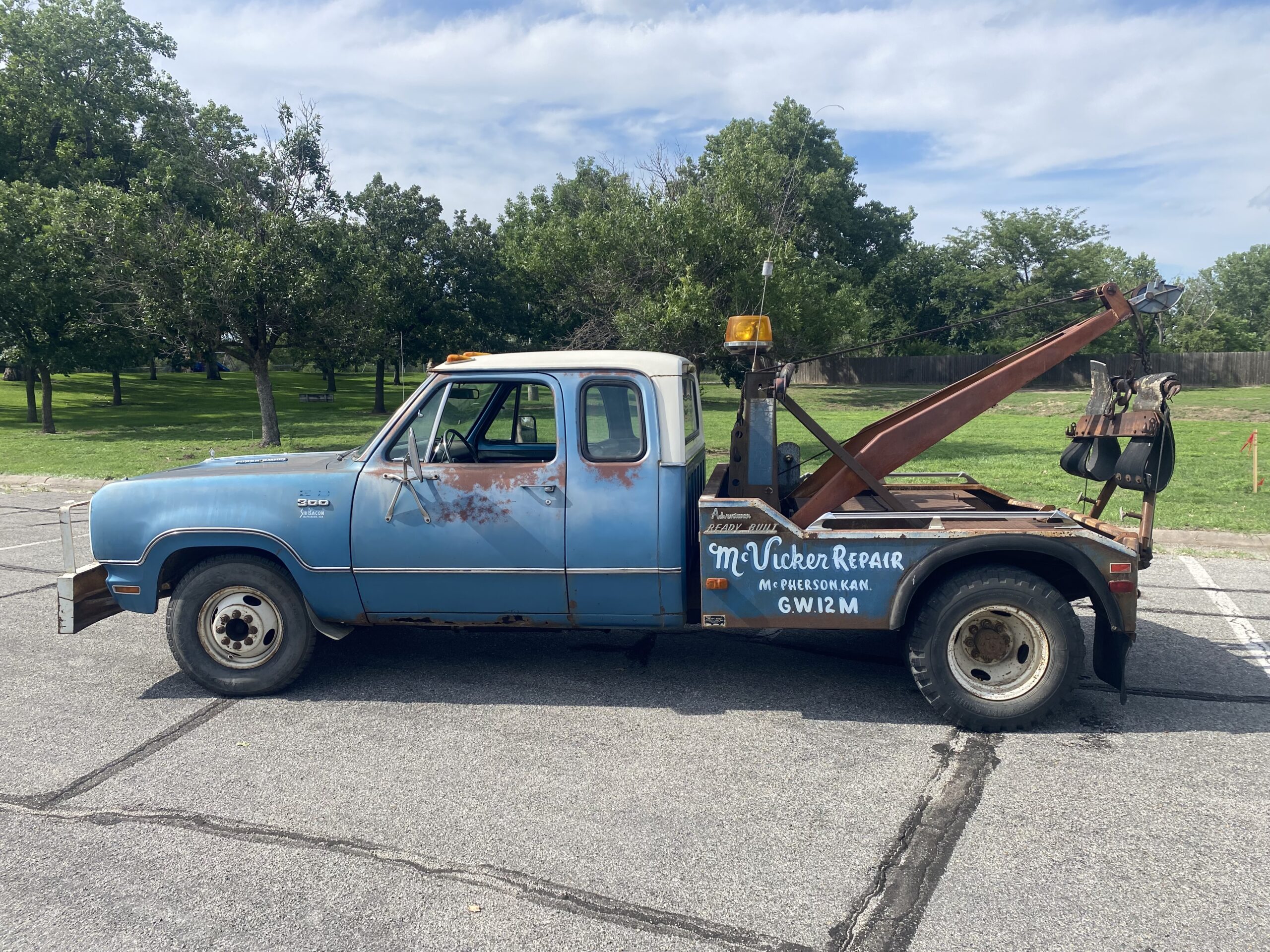 
								1974 Dodge D300 Tow Truck full									