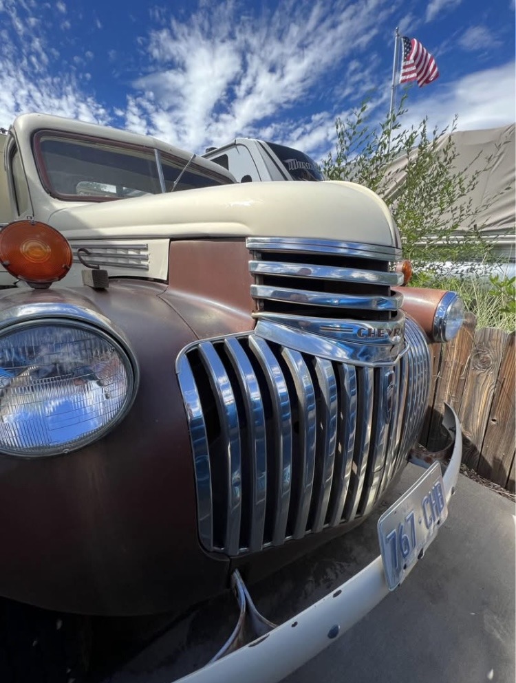 
								1941 Chevrolet 1½-ton flatbed truck. full									