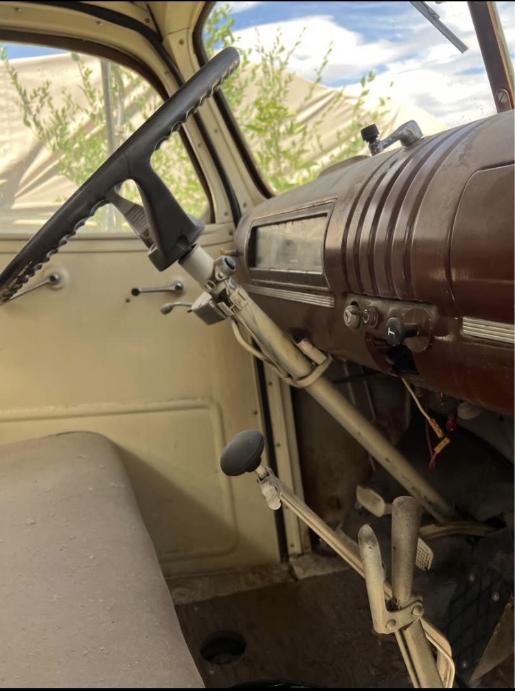 
								1941 Chevrolet 1½-ton flatbed truck. full									